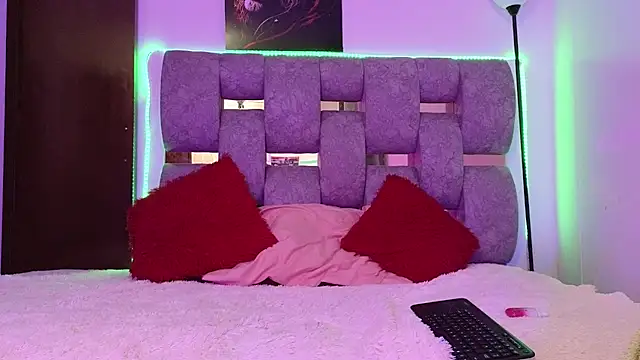 alix kitty online show from December 2025 08:03:01 PM