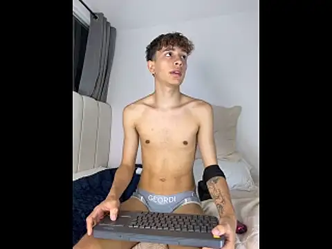 Snapshot of Douglas_Lux chatting on November 2025 12:25:01 AM Douglas Lux online show from November 2025 12:25:01 AM