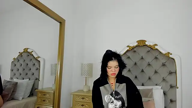 Snapshot of mary_joseph chatting on December 2025 08:32:02 PM mary joseph online show from December 2025 08:32:02 PM