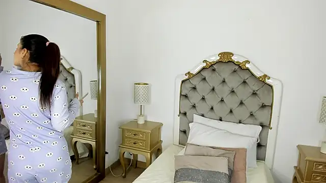 Snapshot of mary_joseph chatting on December 2025 08:30:01 PM mary joseph online show from December 2025 08:30:01 PM