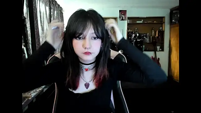 Maki Zein  online show from December 2025 07:57:02 PM