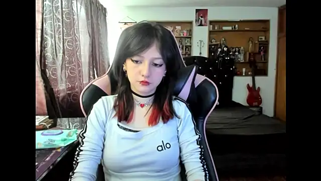 Maki Zein  online show from November 2025 03:05:01 PM