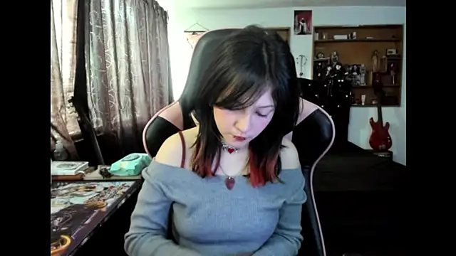 Maki Zein  online show from November 2025 05:28:01 PM