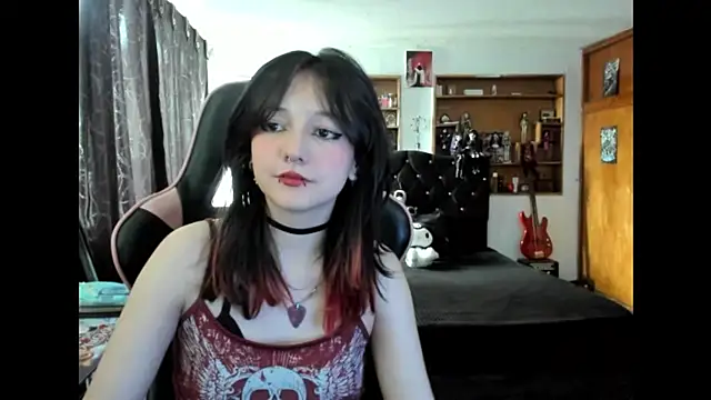 Maki Zein  online show from November 2025 02:28:02 PM