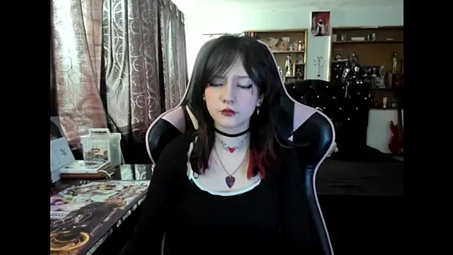 Maki Zein  online show from November 2025 04:22:02 PM