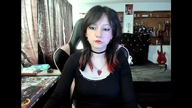 Maki Zein  online show from November 2025 04:13:02 PM