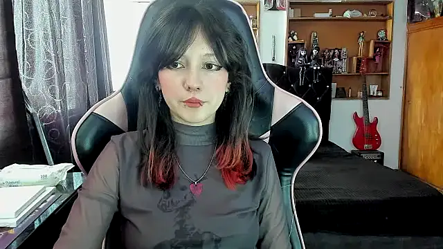 Maki Zein  online show from December 2025 06:57:01 PM