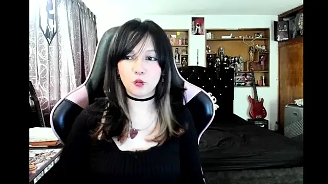 Maki Zein  online show from February 2026 07:53:02 PM