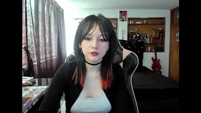 Maki Zein  online show from October 2025 03:20:01 PM