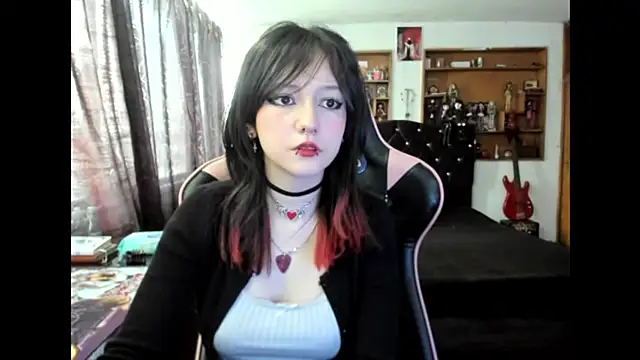 Maki Zein  online show from November 2025 05:49:01 PM