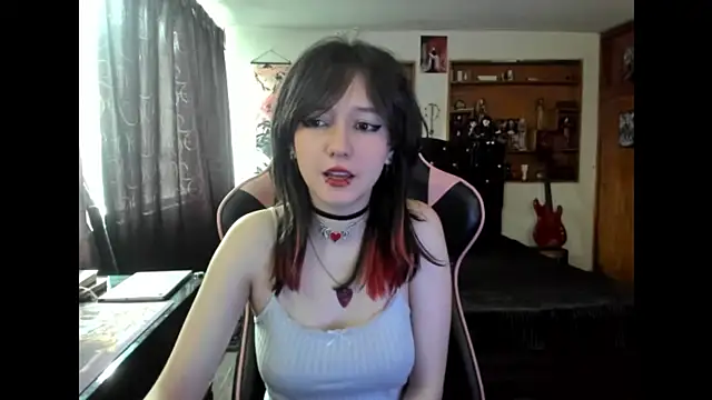 Maki Zein  online show from November 2025 04:22:01 PM