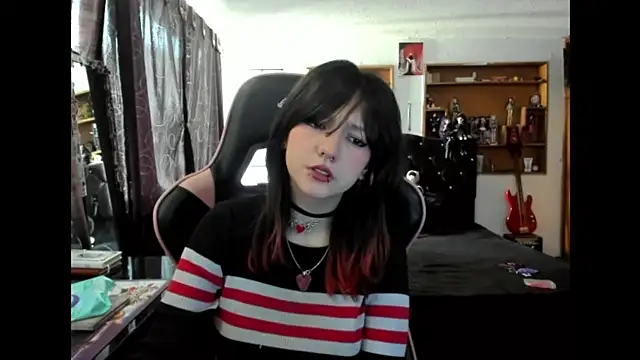 Maki Zein  online show from December 2025 07:35:01 PM