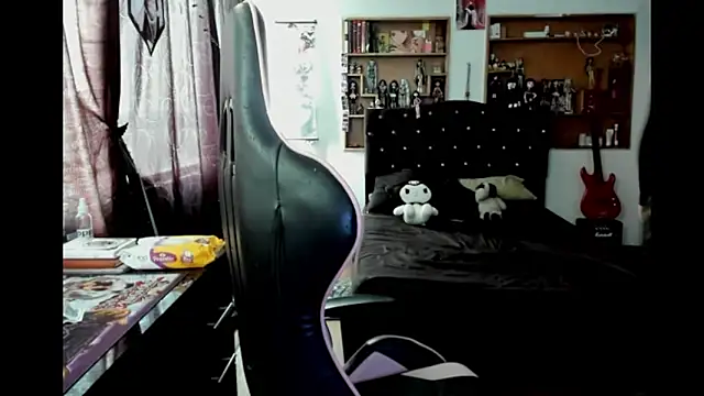 Maki Zein  online show from March 2026 04:35:01 PM