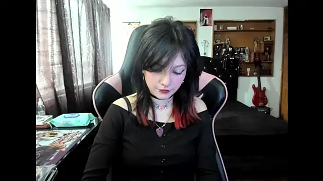 Maki Zein  online show from November 2025 05:39:02 PM