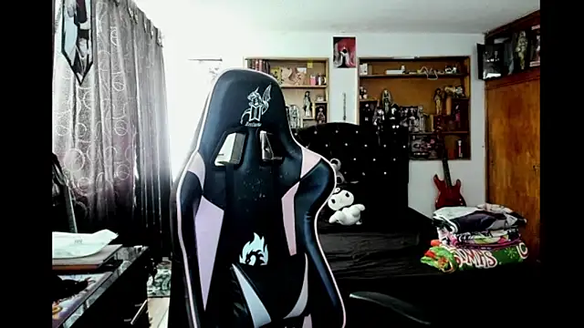 Maki Zein  online show from February 2026 07:52:02 PM