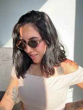 Lolathebaddie online show from October 2025 03:31:02 PM