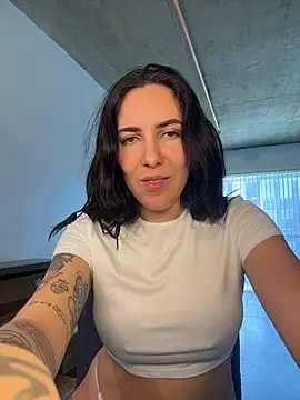 Lolathebaddie online show from February 2026 05:43:01 PM