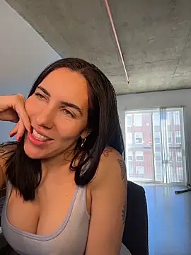 Lolathebaddie online show from February 2026 05:13:02 PM