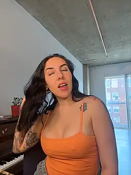 Lolathebaddie online show from February 2026 05:14:01 PM