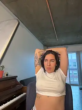 Lolathebaddie online show from March 2026 05:09:02 PM