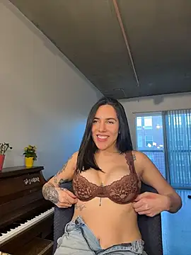 Lolathebaddie online show from February 2026 12:29:01 AM