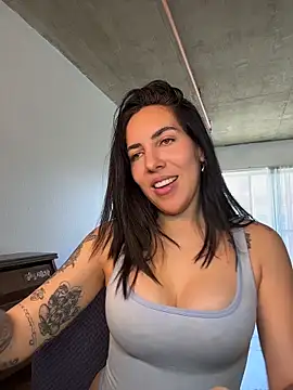 Lolathebaddie online show from February 2026 05:33:01 PM