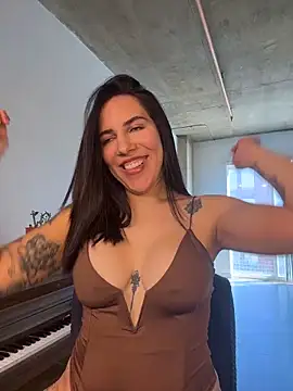 Lolathebaddie online show from March 2026 05:13:02 PM