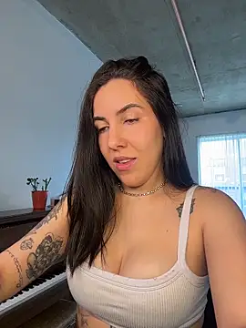 Lolathebaddie online show from March 2026 04:34:02 PM