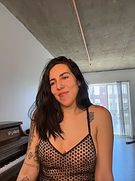 Lolathebaddie online show from February 2026 05:09:01 PM