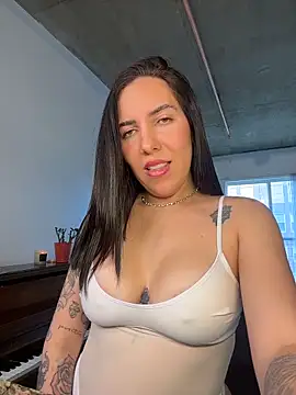 Lolathebaddie online show from March 2026 06:58:02 PM