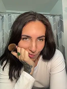 Lolathebaddie online show from November 2025 04:46:01 PM