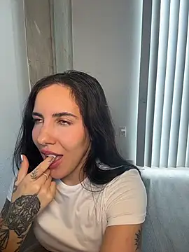 Lolathebaddie online show from March 2026 05:24:01 PM