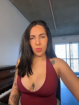 Lolathebaddie online show from February 2026 09:44:01 PM