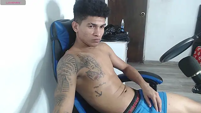 Snapshot of Angel_LatinGuy chatting on October 2025 09:50:01 PM Angel LatinGuy online show from October 2025 09:50:01 PM