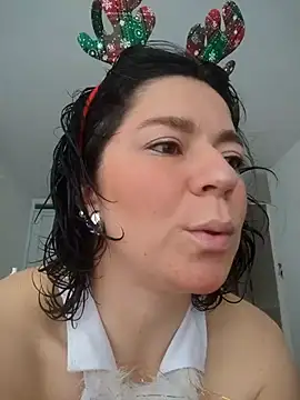 Snapshot of disneey2888 chatting on December 2025 01:02:02 PM disneey2888 online show from December 2025 01:02:02 PM