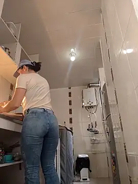 Snapshot of disneey2888 chatting on October 2025 08:20:01 PM disneey2888 online show from October 2025 08:20:01 PM