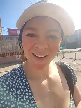 Snapshot of disneey2888 chatting on December 2025 01:39:01 PM disneey2888 online show from December 2025 01:39:01 PM