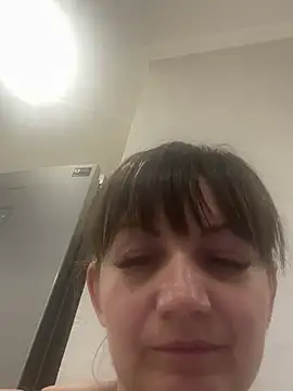 Butterfly8385 online show from May 2026 10:31:01 PM