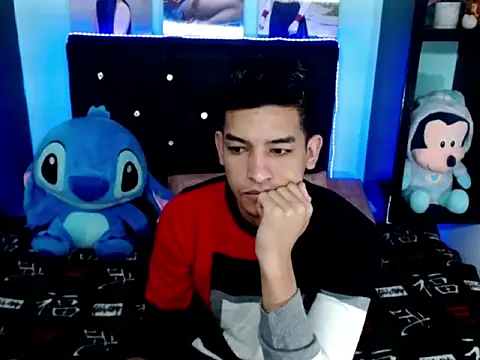 x Aaron x online show from October 2025 04:03:01 AM