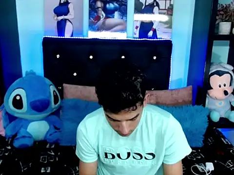 x Aaron x online show from October 2025 04:25:02 AM