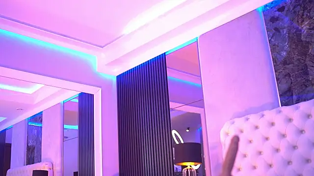 Snapshot of LuxenNoir chatting on April 2026 07:45:01 AM LuxenNoir online show from April 2026 07:45:01 AM