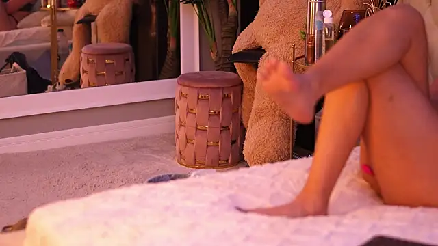 LuxenNoir online show from October 2025 05:50:01 AM