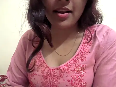 Snapshot of queen-_nazia chatting on November 2025 02:12:01 PM queen- nazia online show from November 2025 02:12:01 PM