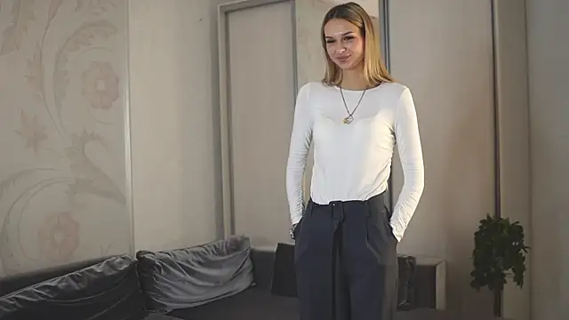 Snapshot of Velvessence chatting on November 2025 11:37:01 AM Velvessence online show from November 2025 11:37:01 AM