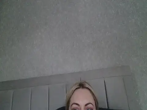 Snapshot of kikicupcake chatting on October 2025 10:49:01 AM kikicupcake online show from October 2025 10:49:01 AM