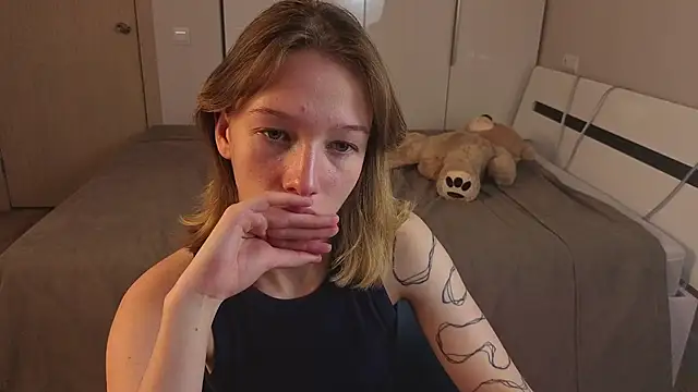 LilyVoise online show from October 2025 02:31:02 PM