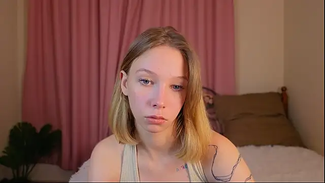 LilyVoise online show from October 2025 12:35:01 PM