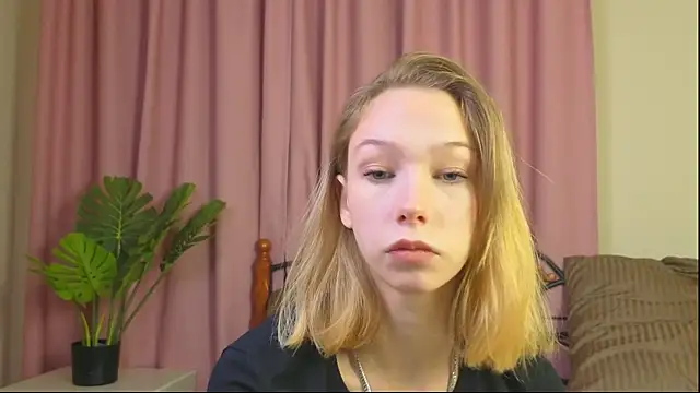 LilyVoise online show from October 2025 12:26:02 PM