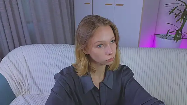 LilyVoise online show from October 2025 11:56:01 AM