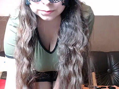 Snapshot of NikolHeart chatting on October 2025 04:18:01 PM NikolHeart online show from October 2025 04:18:01 PM